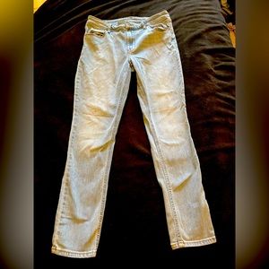 Old Navy Size 10 Never been worn light blue jeans with stretch